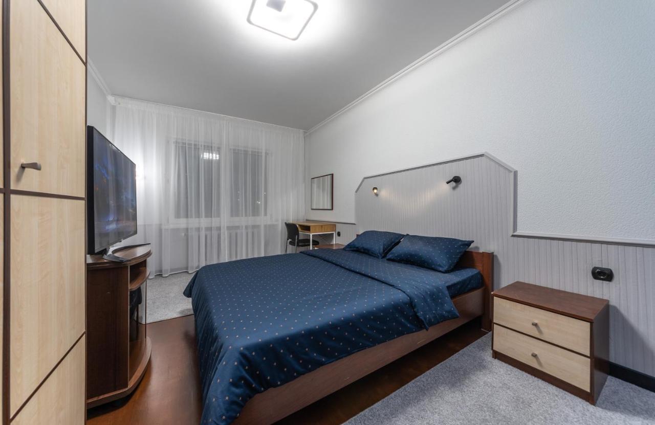 Modern 3 Bedroom Apartment Kyiv Exterior photo
