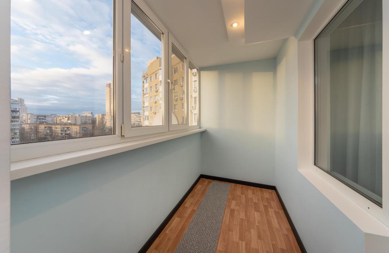 Modern 3 Bedroom Apartment Kyiv Exterior photo